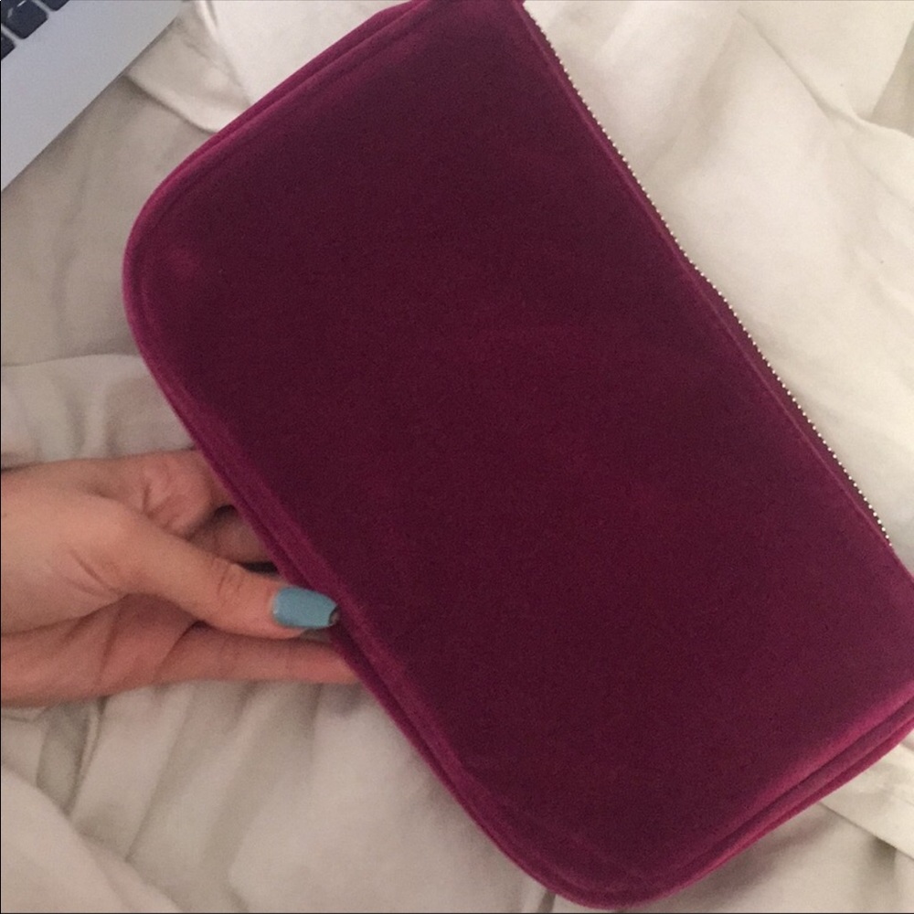 AUTHENTIC GUCCI MAKE UP BAG - Picture 5 of 8